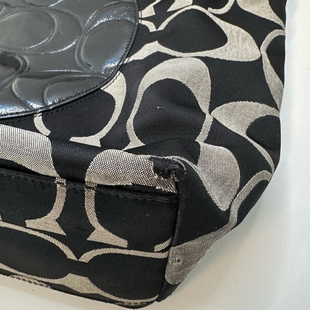 Coach Laura Signature Tote Bag – Black/Gray Canvas with Patent Leather Trim - Picture 9 of 12